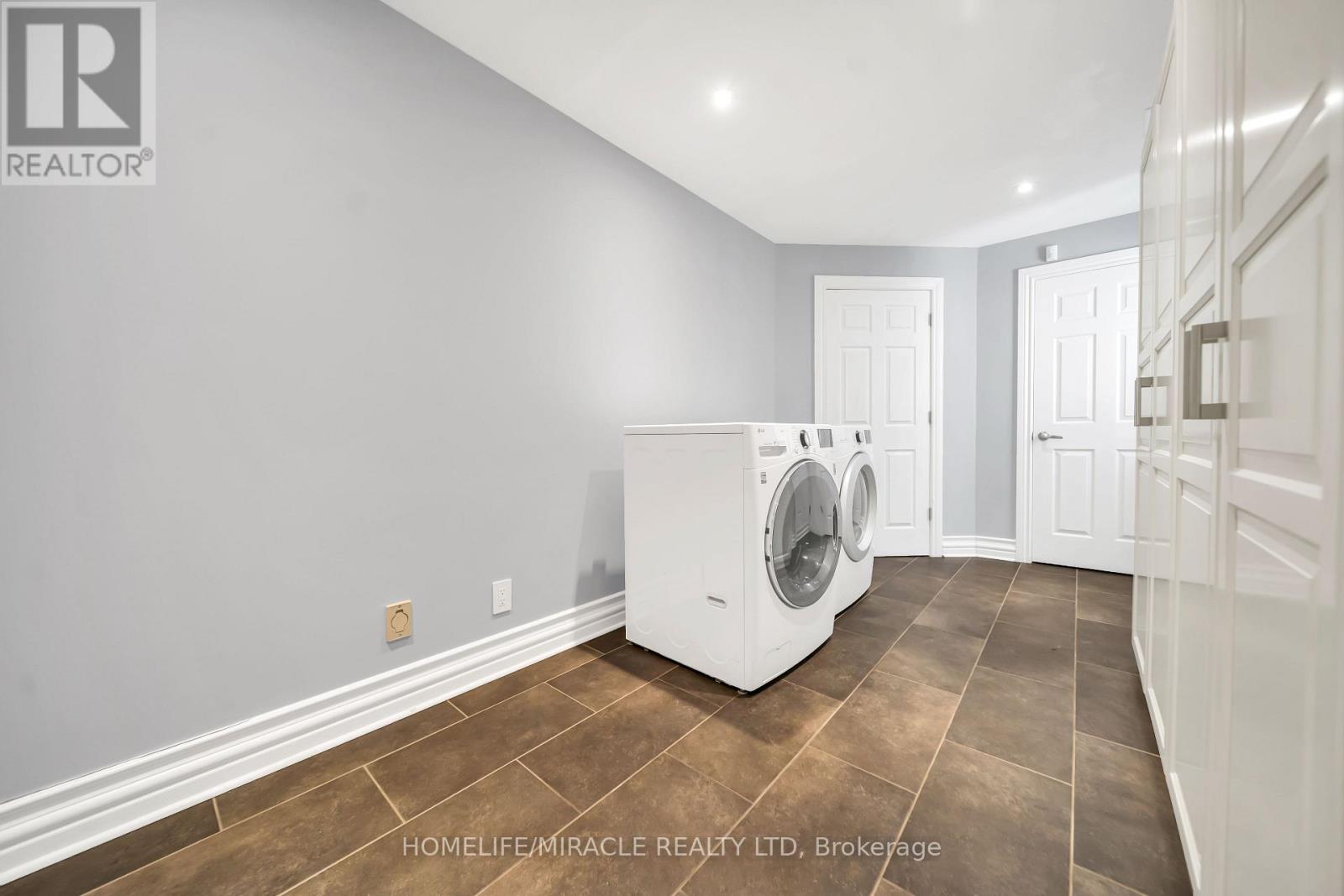 271 OAKHILL ROAD - Image 40