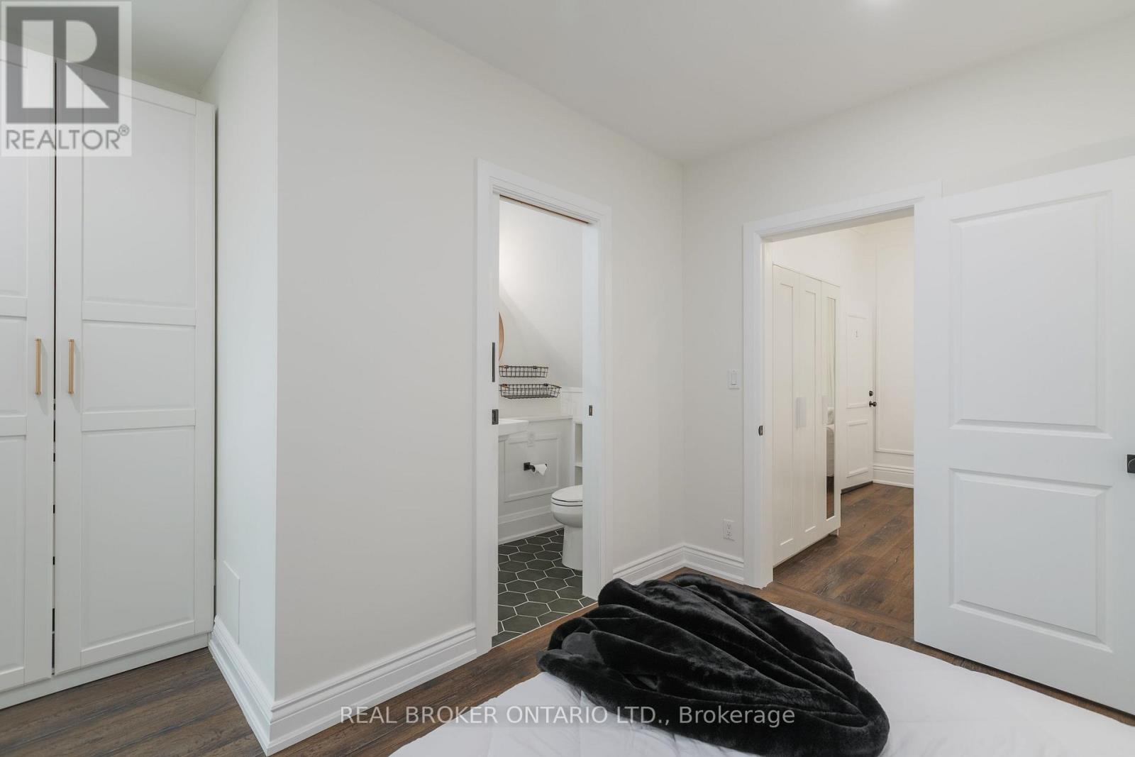 46 MURRAY STREET E - 24