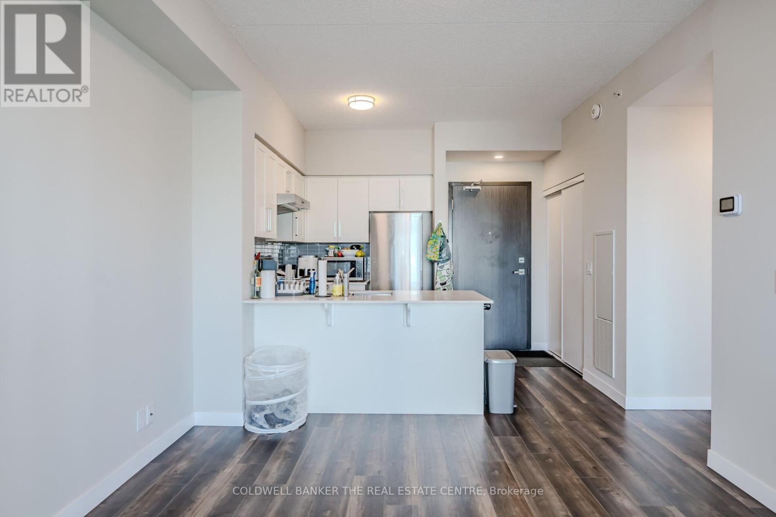 #610 15 QUEEN STREET S - 15