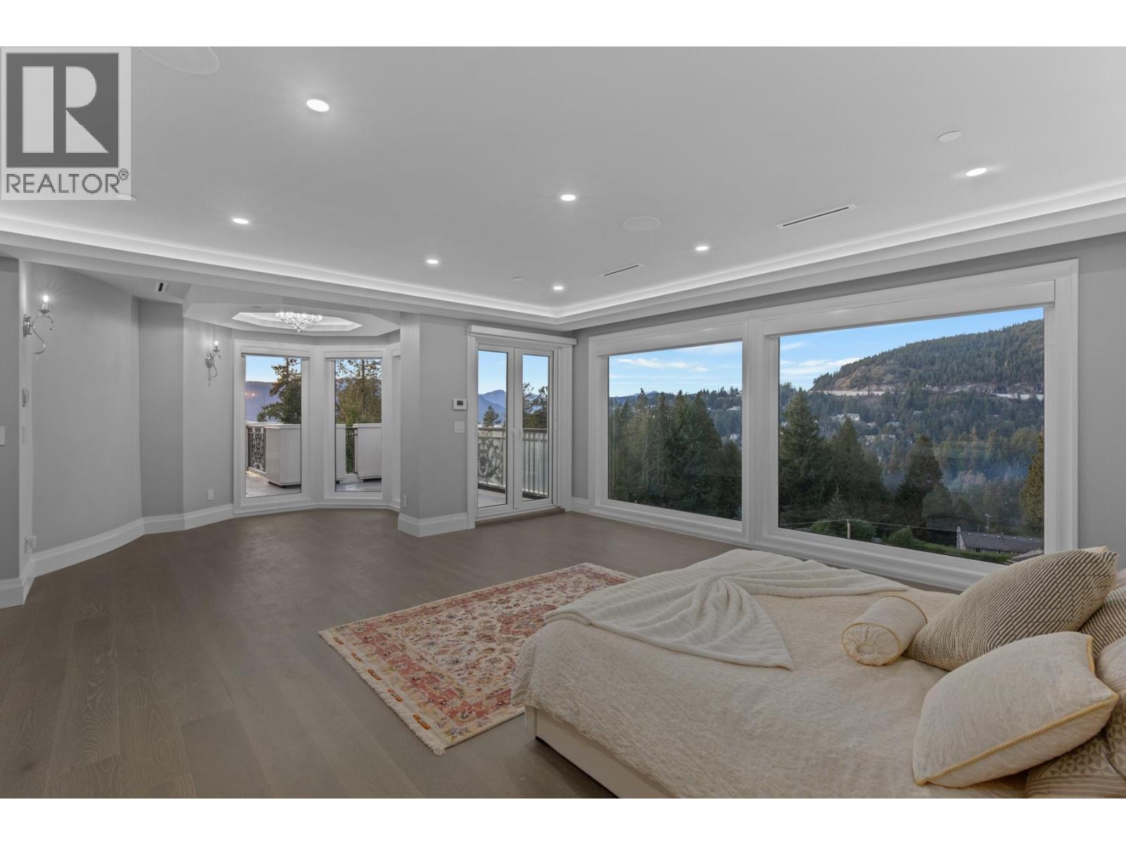 5417 GREENTREE ROAD, West Vancouver