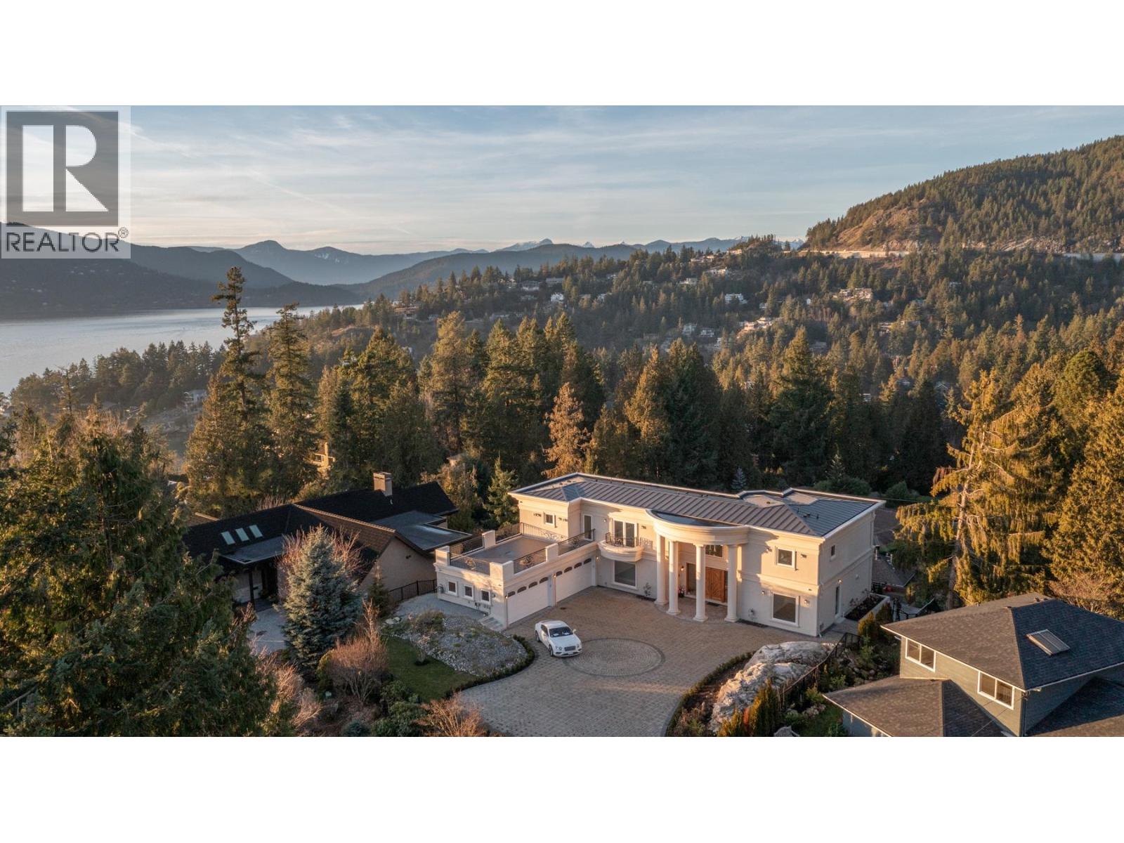 5417 GREENTREE ROAD, West Vancouver