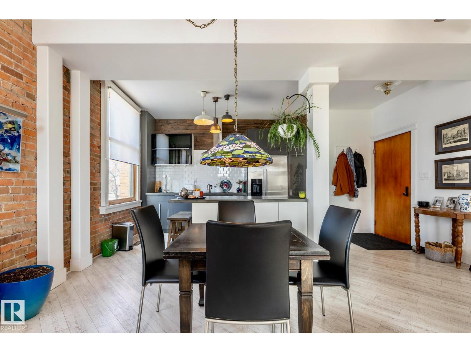 #203 10141 95 ST NW - 18