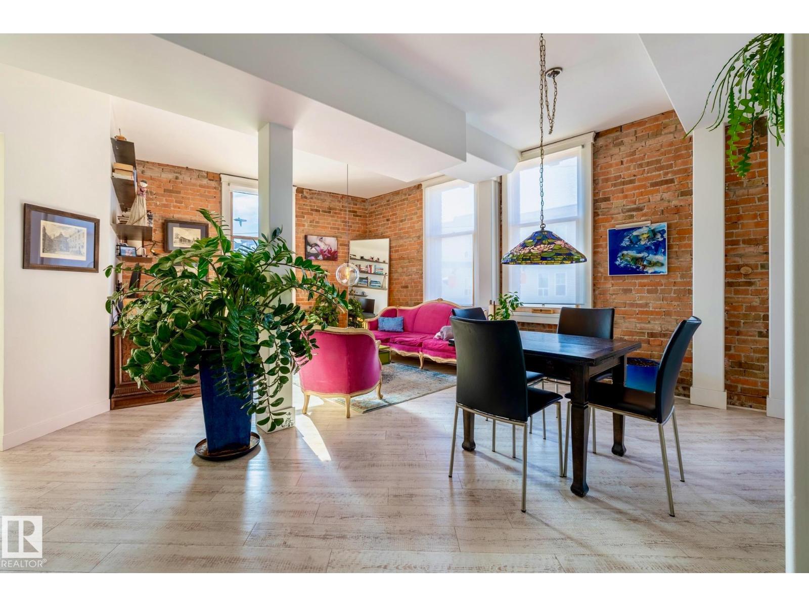 #203 10141 95 ST NW - 30