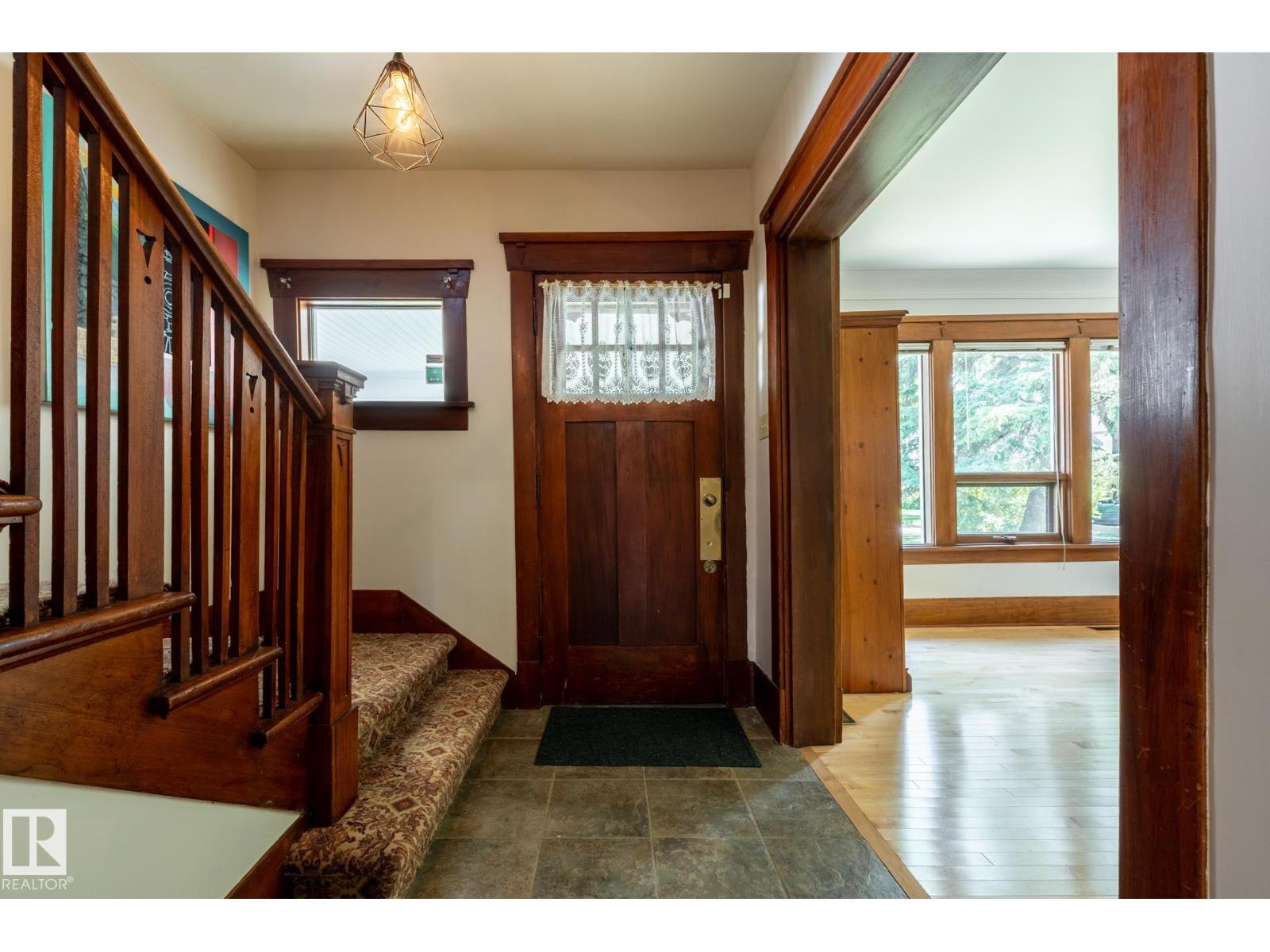 10024 147 Street NW - Photo 5