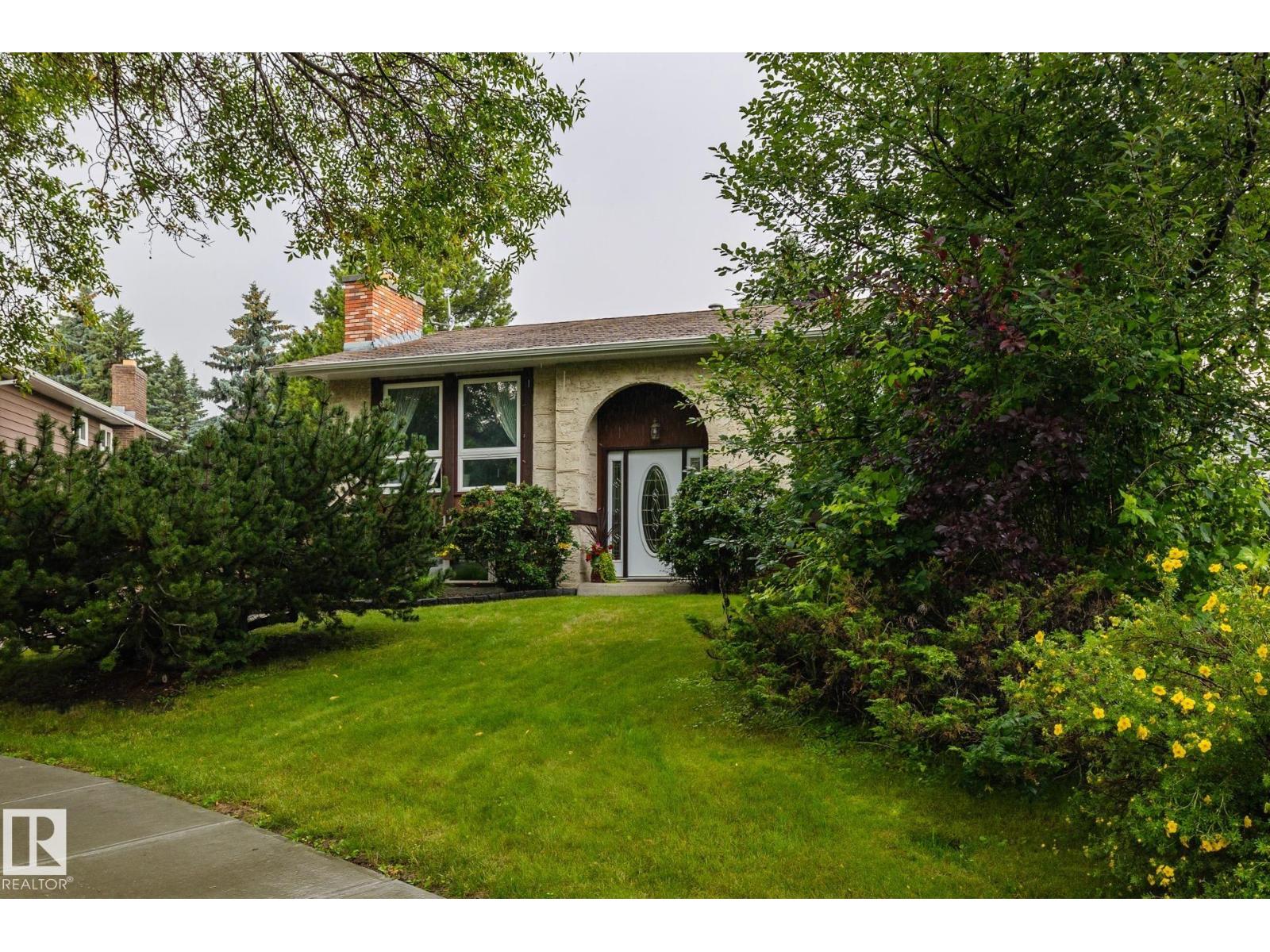 12 AMHERST Crescent