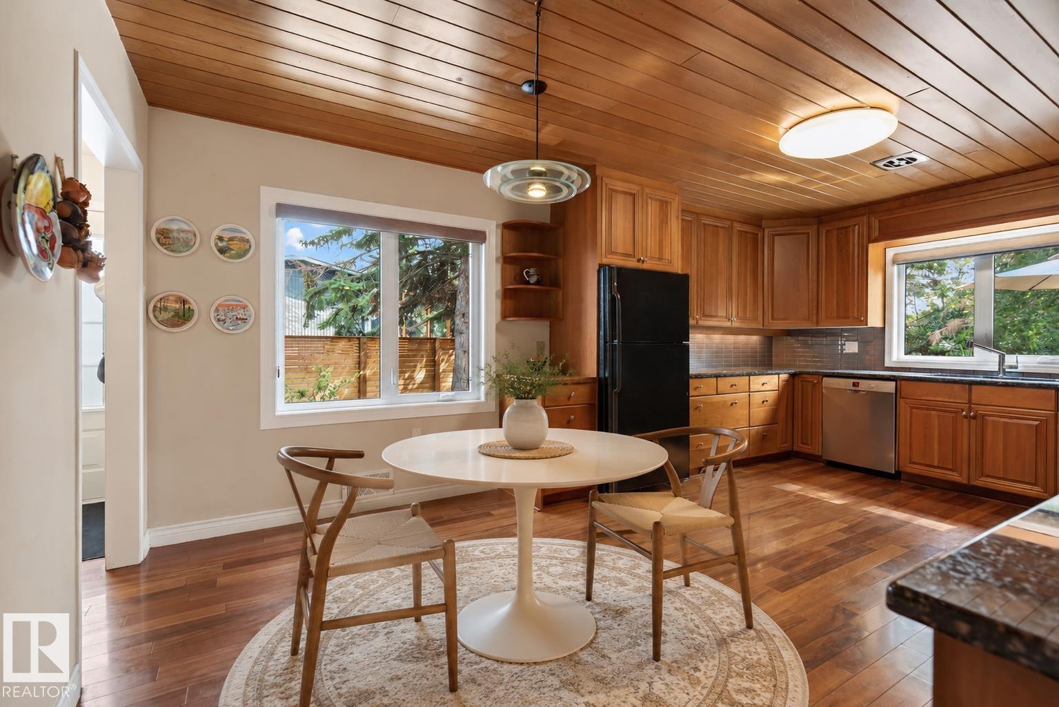 7711 139 Street NW - Photo 22