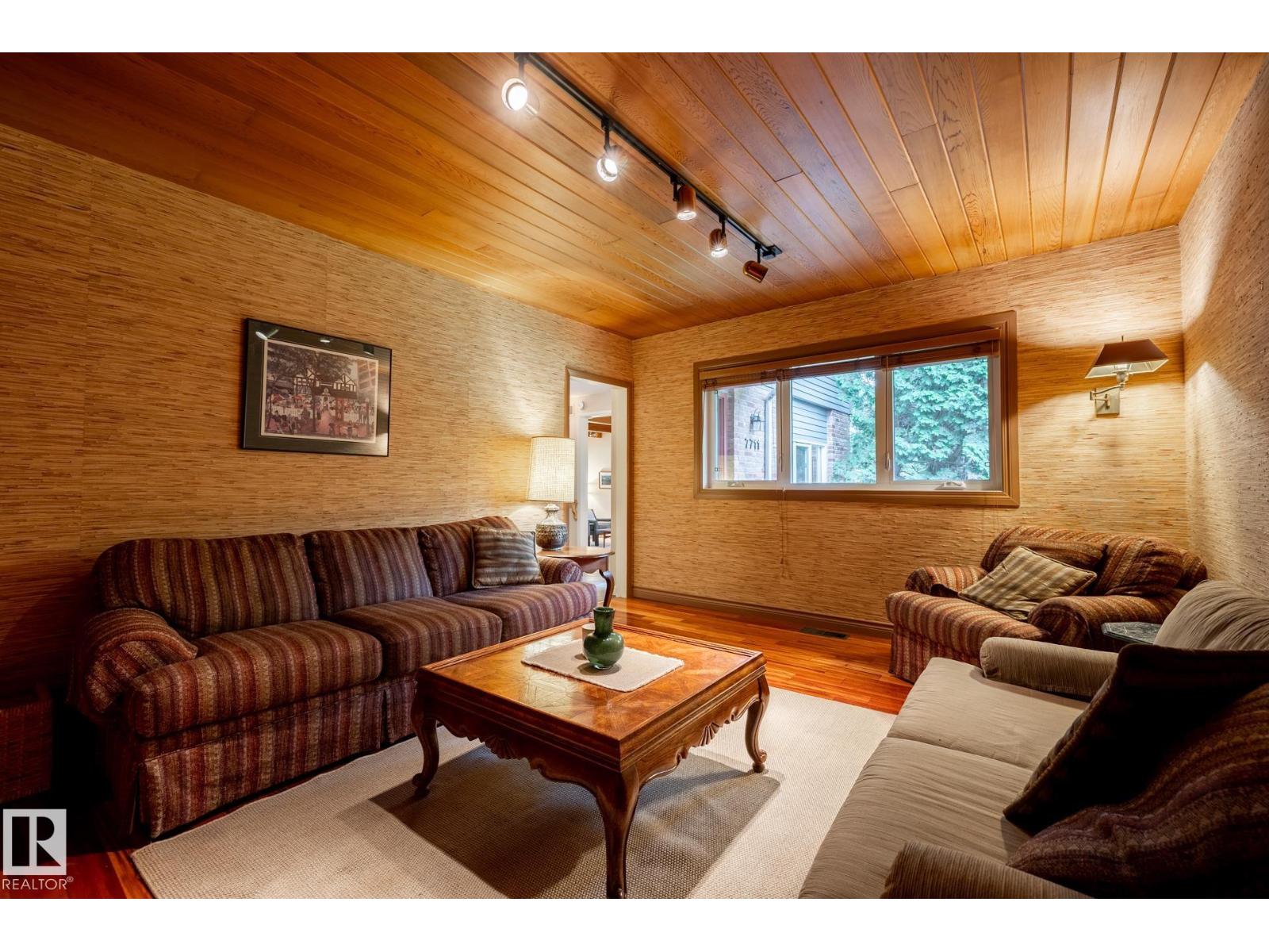 7711 139 Street NW - Photo 33
