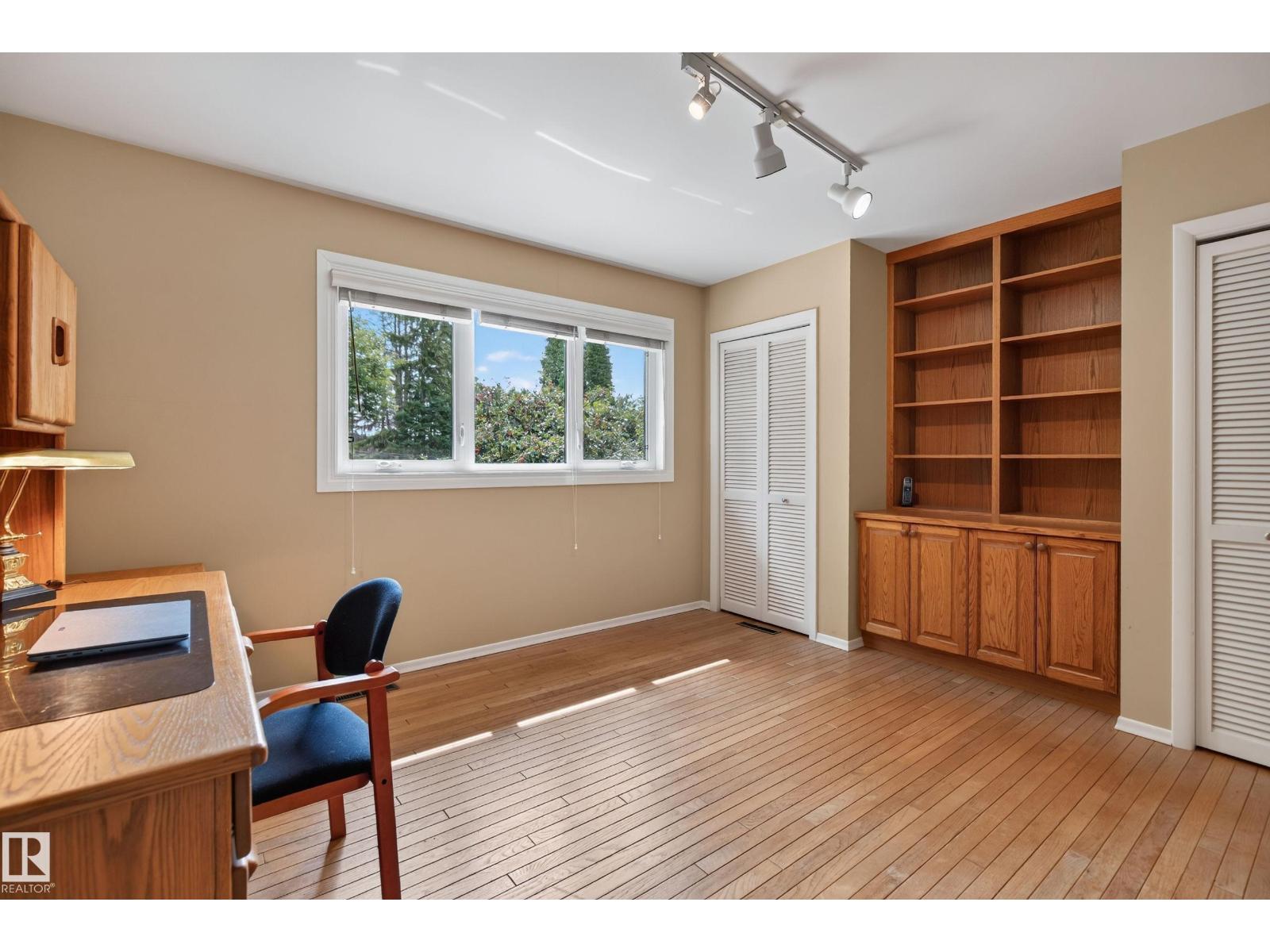 7711 139 Street NW - Photo 35