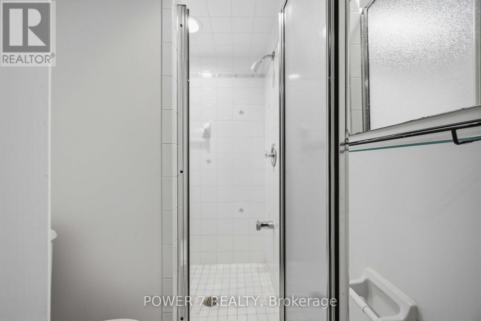139 CAROLBREEN SQUARE - 43