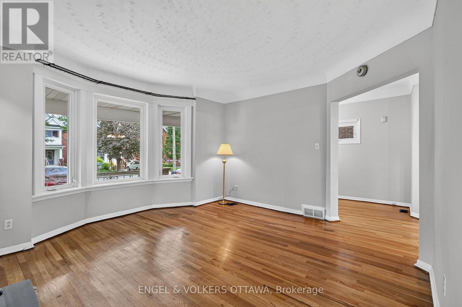 3 Bed, 2 Bath House for Sale in Ottawa – 127 BAYSWATER AVENUE, Ottawa – MLS# X13670672 - Image 9