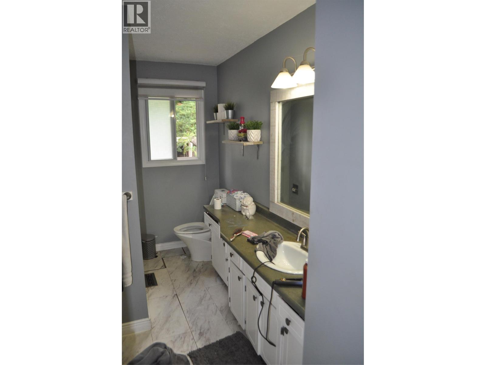 663 Clifton Avenue - Image 4