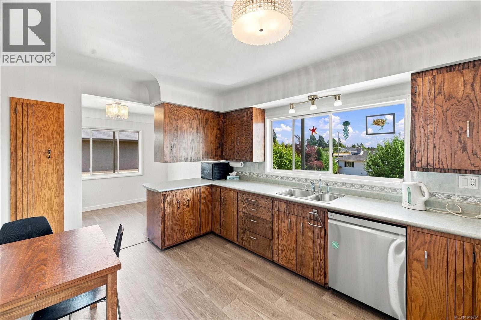 503 Whiteside St - 6