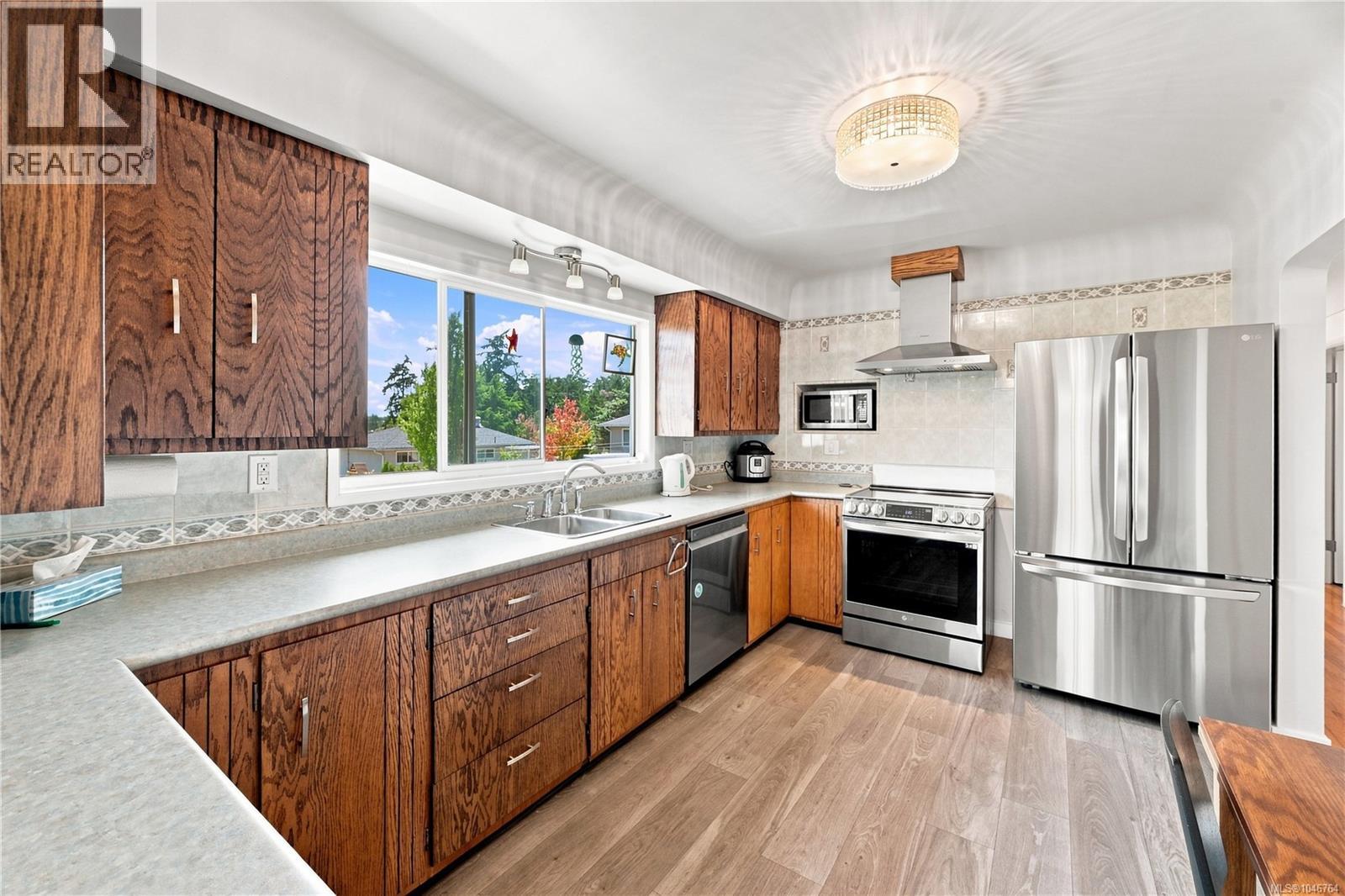 503 Whiteside St - Image 7