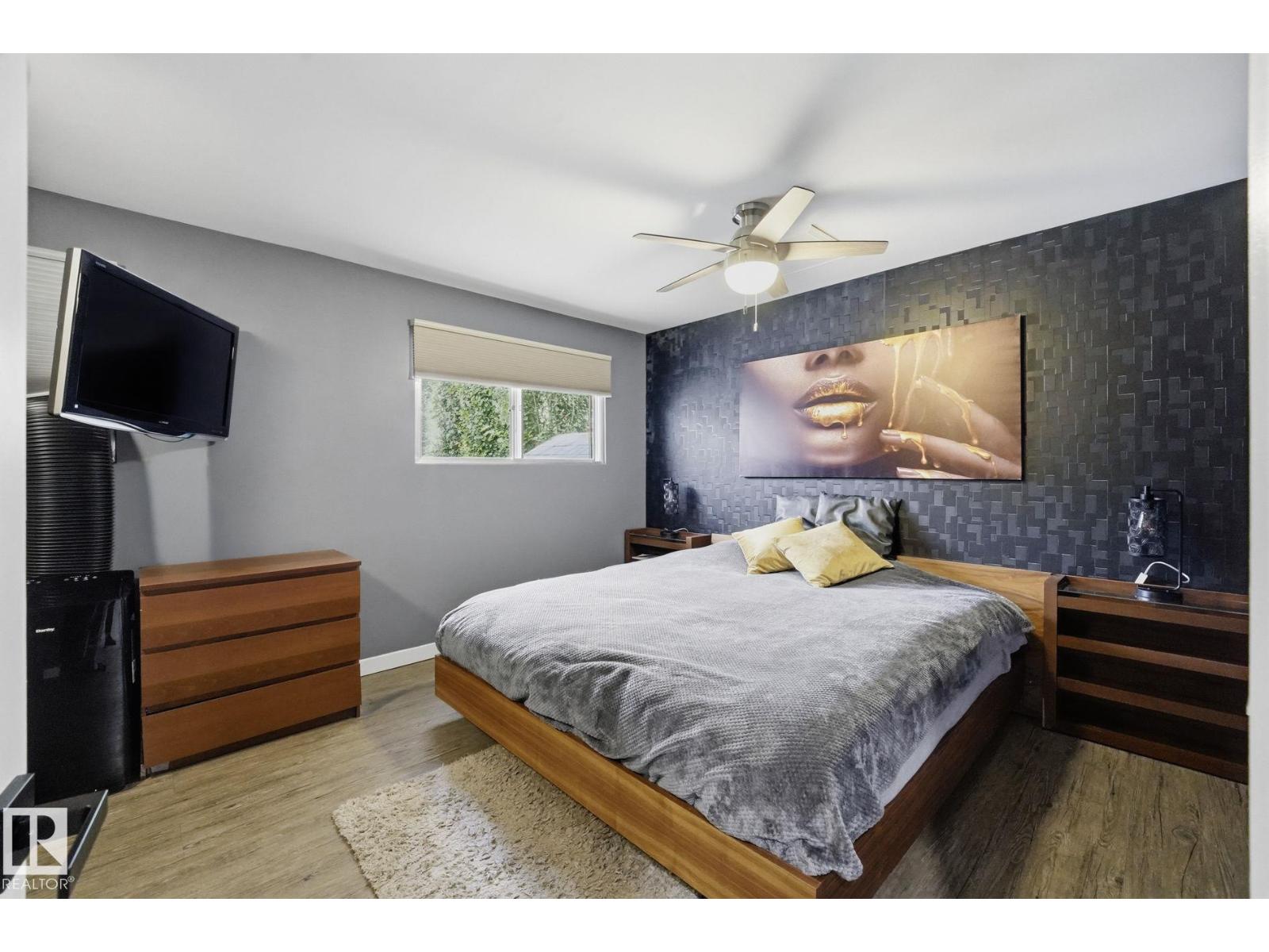 10528 45 ST NW - 16