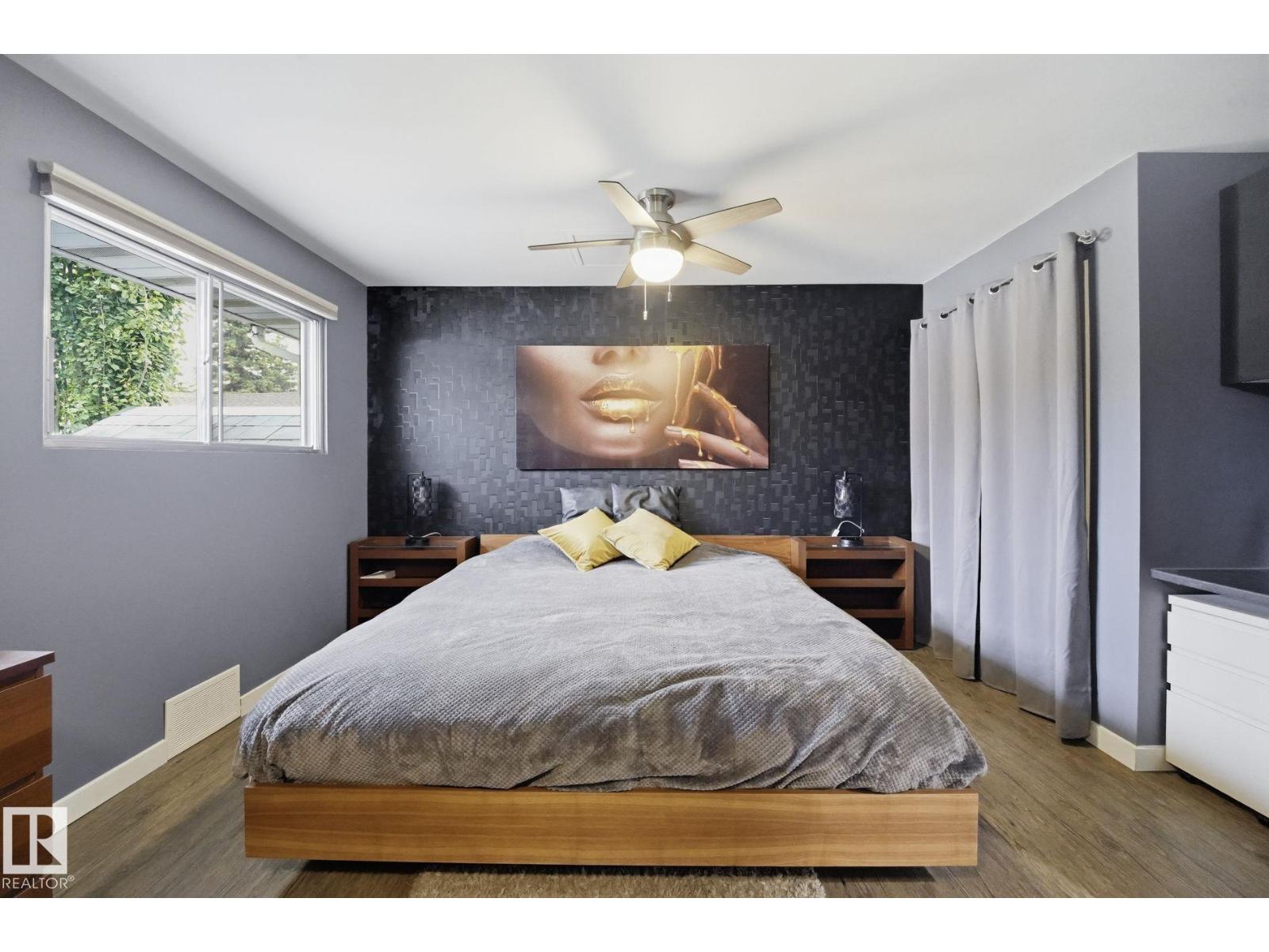10528 45 ST NW - 17