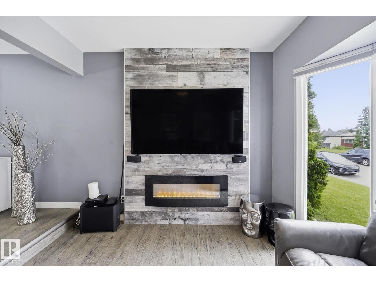10528 45 ST NW - 7