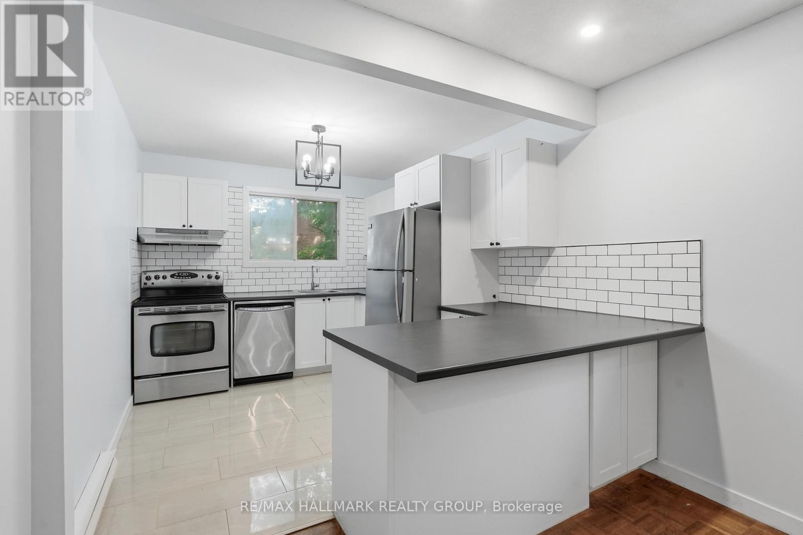 195 DESCHAMPS AVENUE - 4