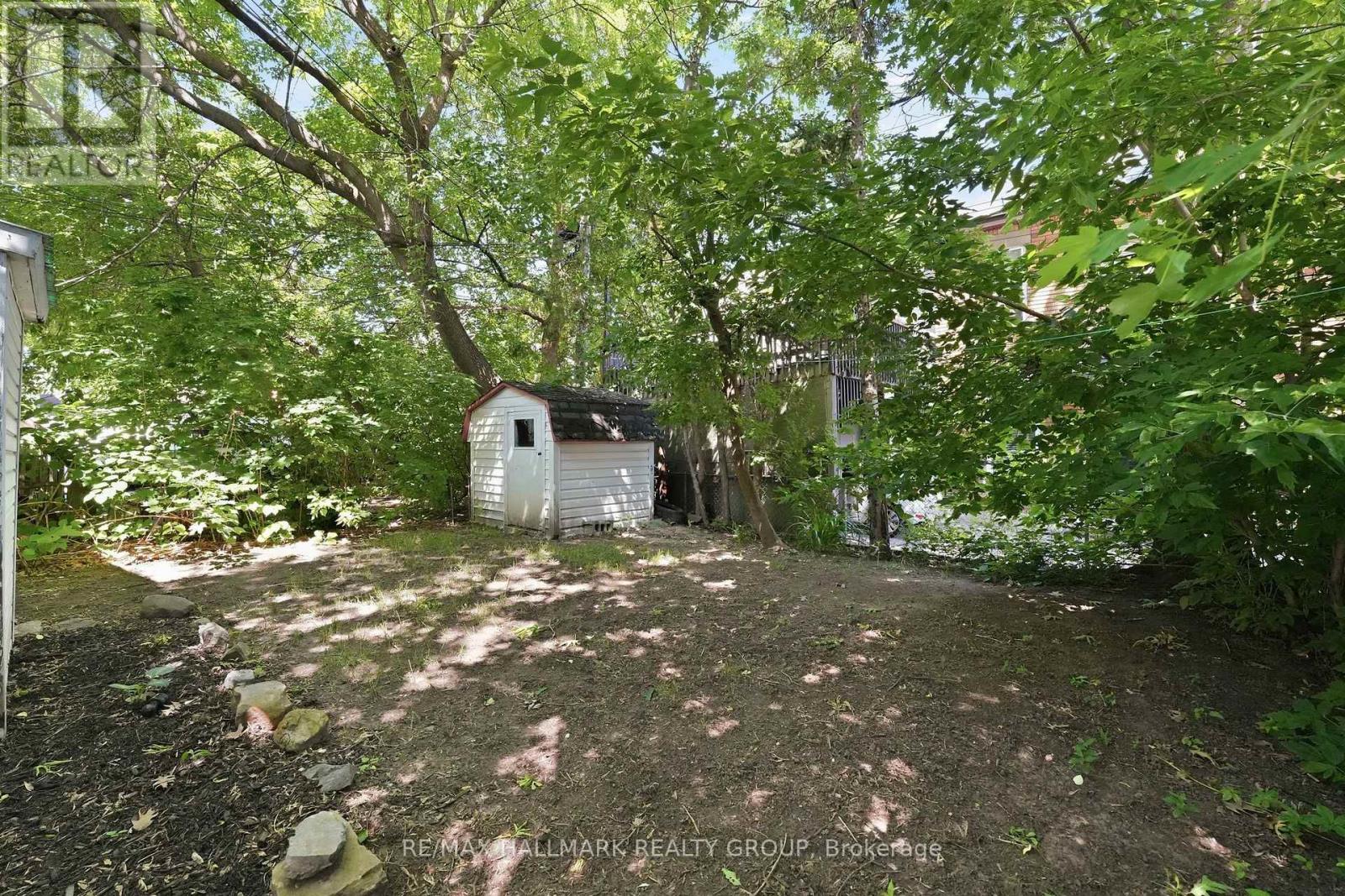 195 DESCHAMPS AVENUE - 40