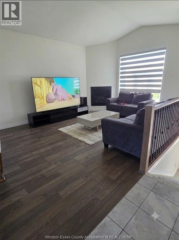 387 MULBERRY Lane, Lakeshore, Ontario, N0R1A0, Lakeshore, Ontario — photo 4 of 5