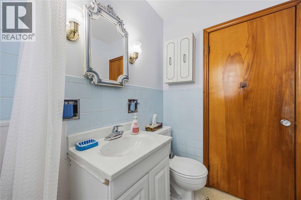1196 Carr STREET - Image 18