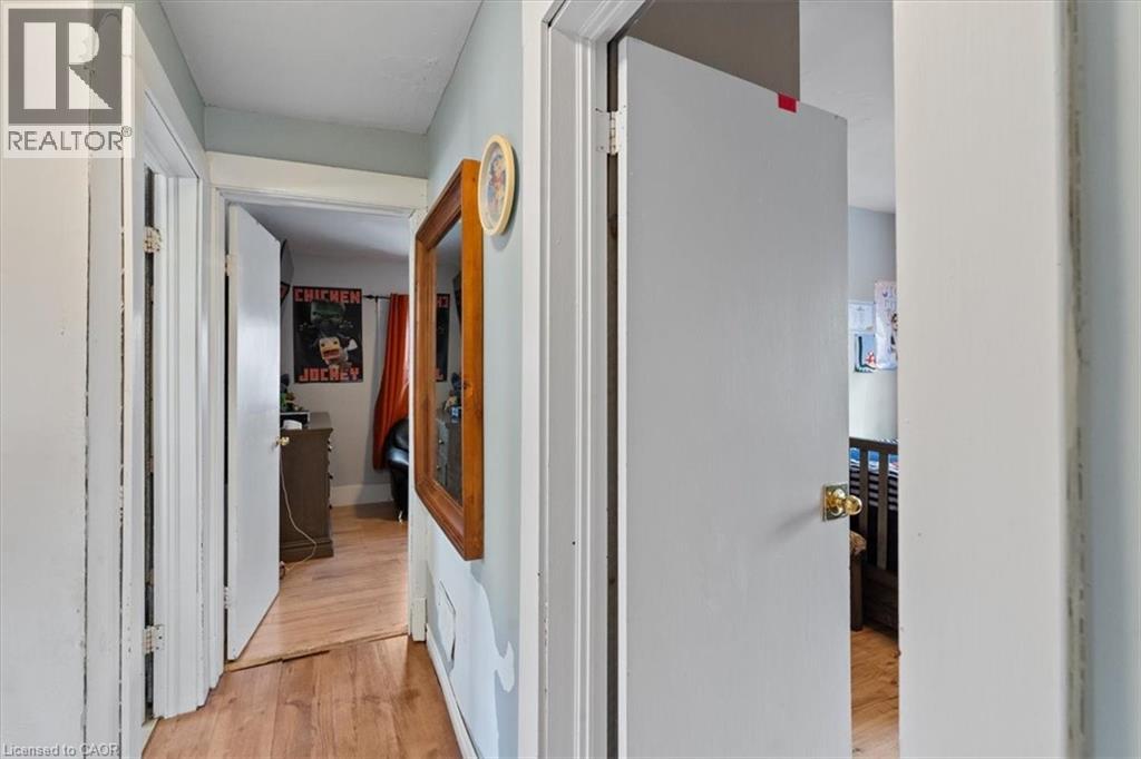 189 KENT Street S - Image 18