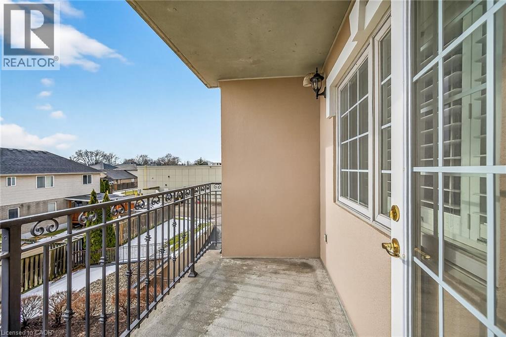 #308 908 MOHAWK Road E - 33
