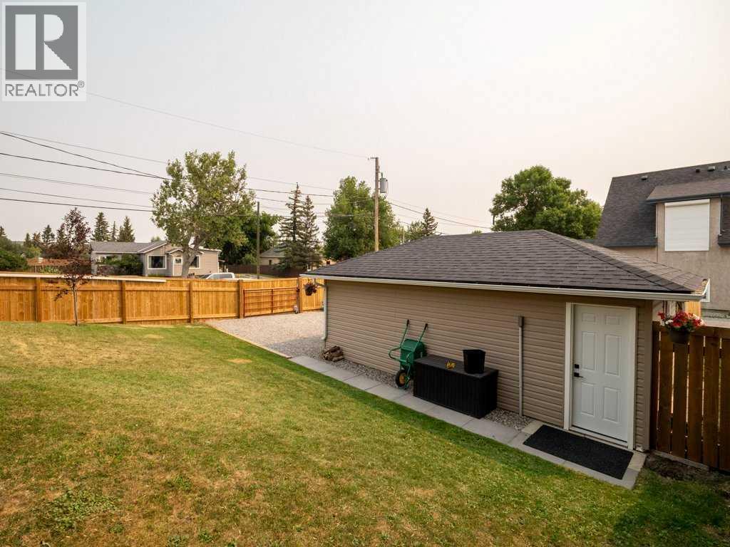 690 Florence Street - 40