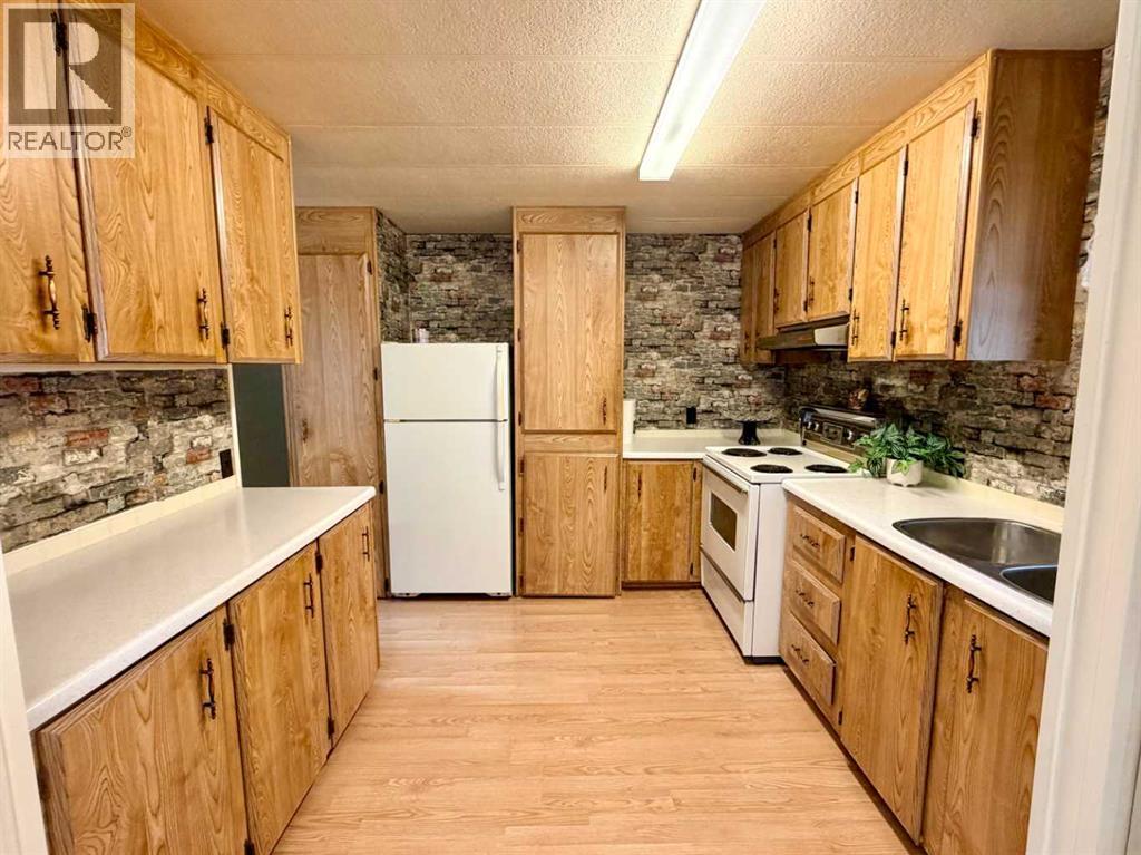 5039 51 Avenue - 13