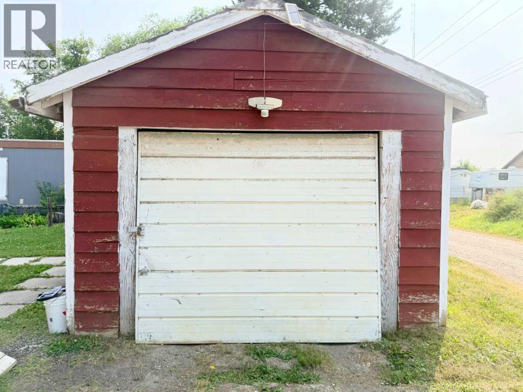 5039 51 Avenue - Image 38