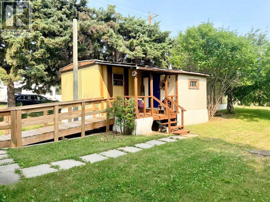5039 51 Avenue - 2