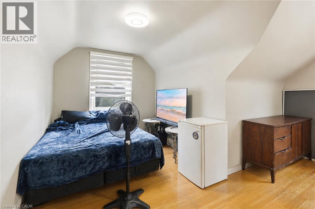35 CENTENNIAL Parkway S - Image 27