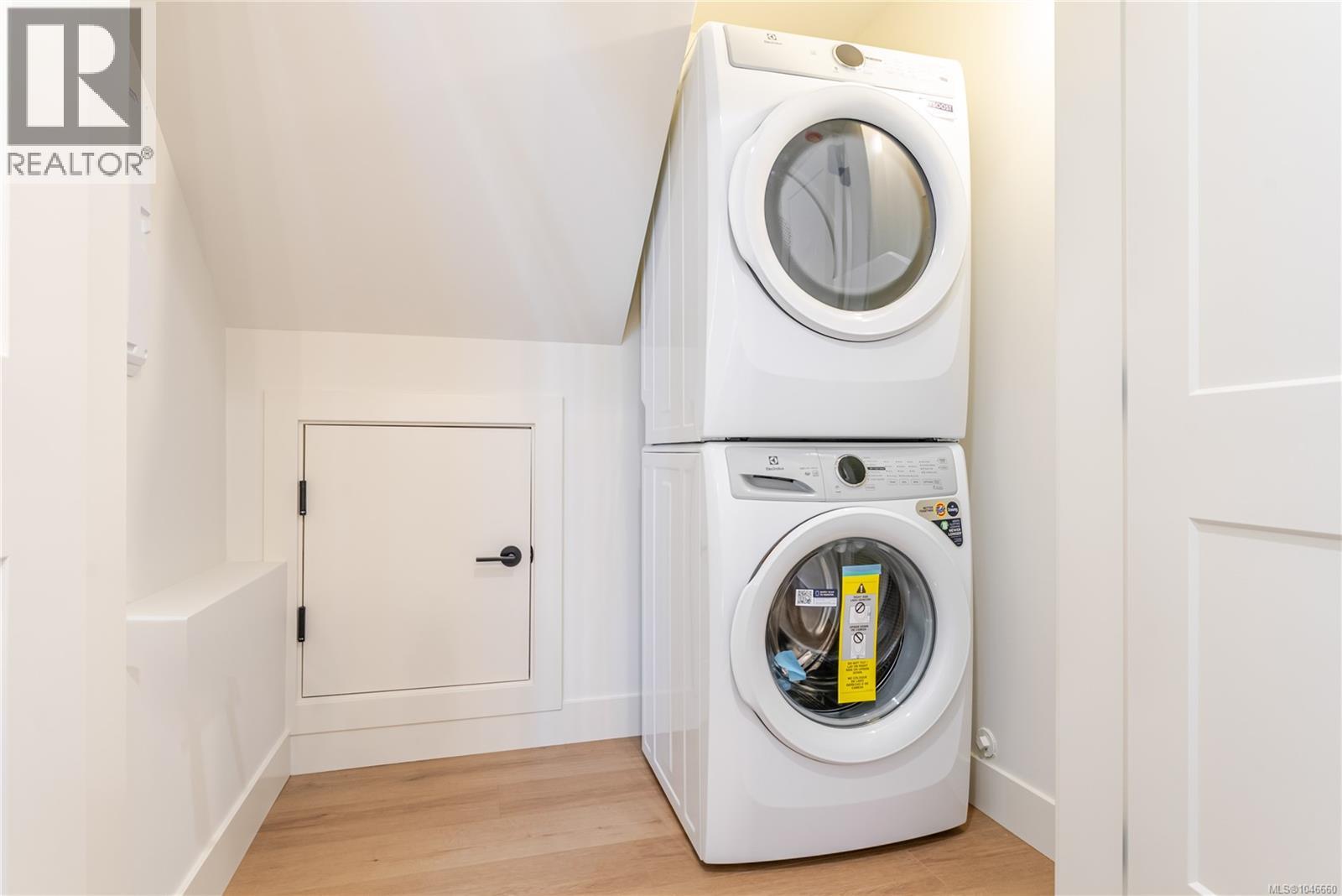 2291 Hudson Terr - Image 30