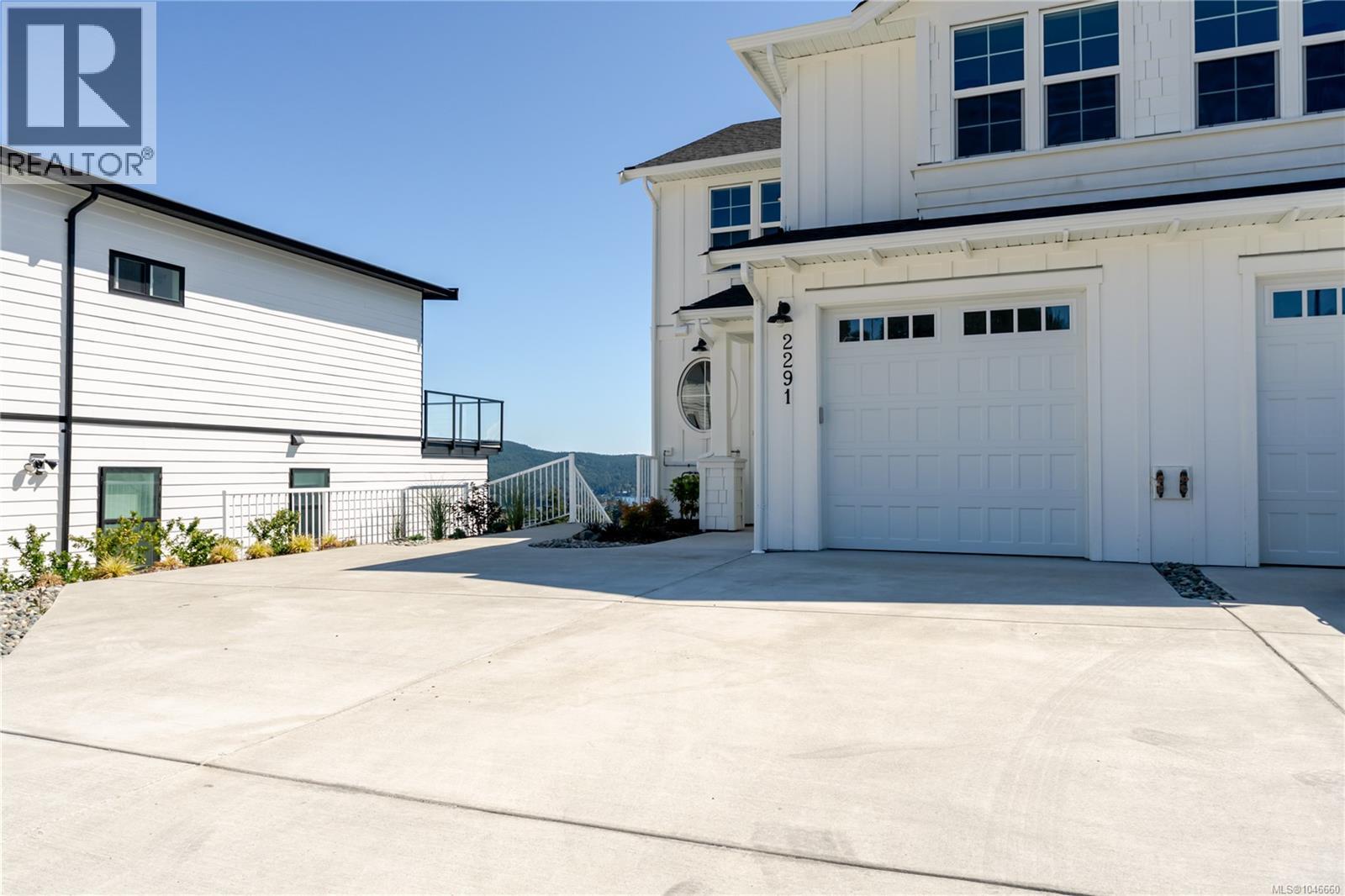 2291 Hudson Terr - Image 38
