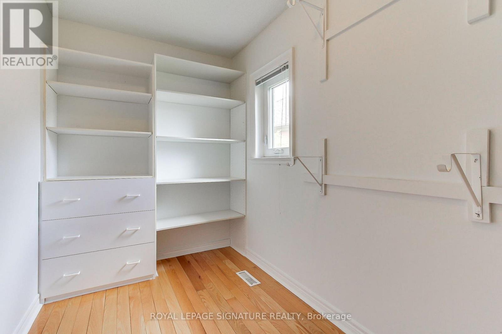70 GRAYDON CRESCENT - 32