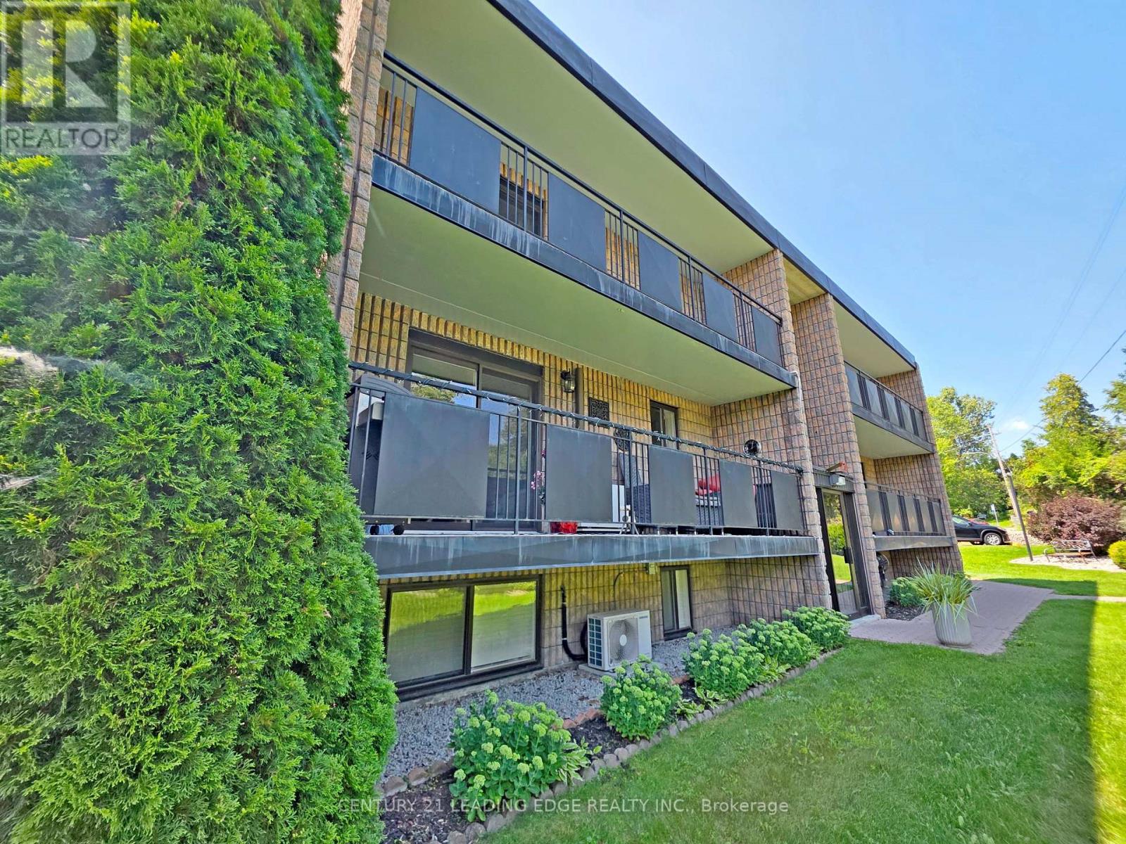 #206 74 THE QUEENSWAY S - Image 25