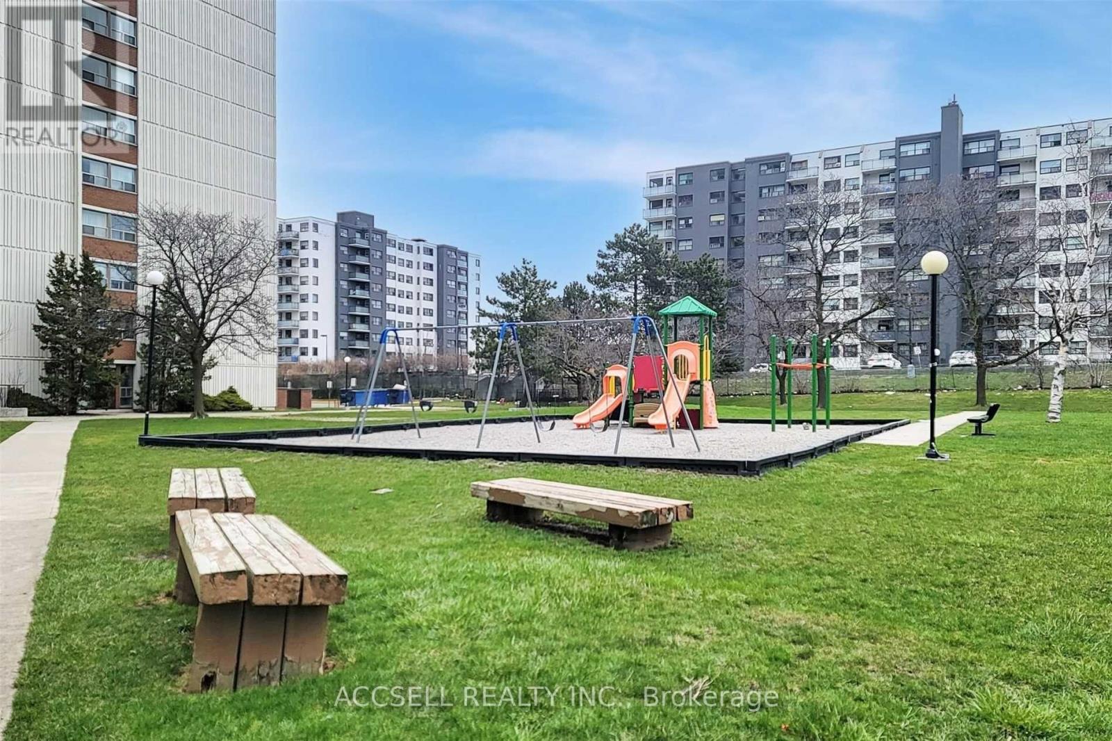 #1402 45 SILVER SPRINGS BOULEVARD - Image 32