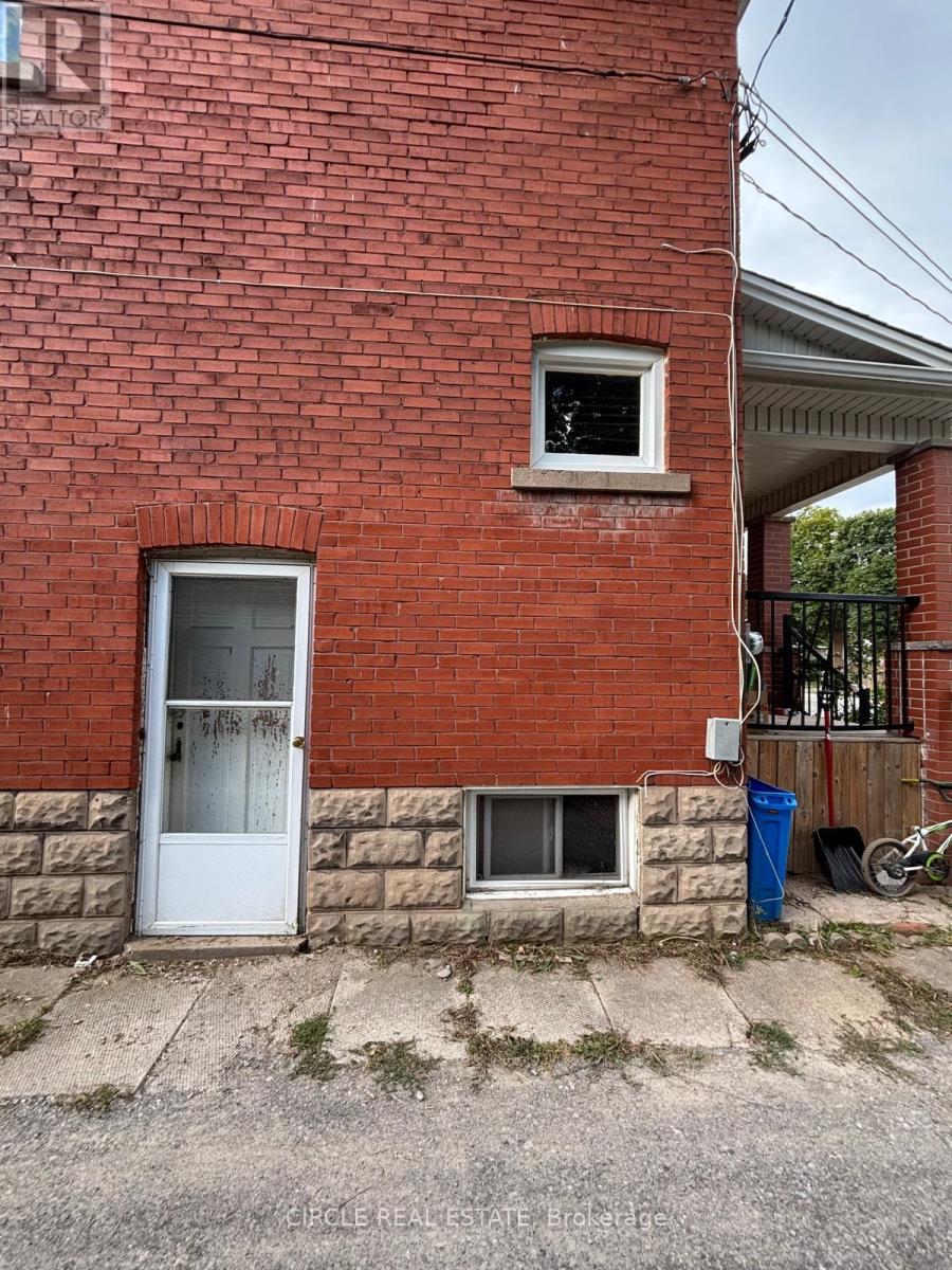 277 NIAGARA STREET W - Image 3