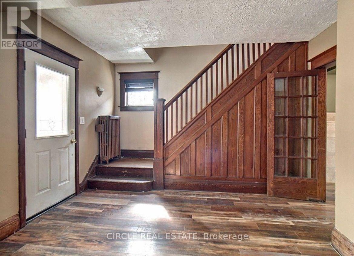 277 NIAGARA STREET W - Image 4