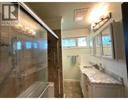 4pc Bathroom - 1806 13 Avenue S, Lethbridge, AB T1K0S2 Photo 11