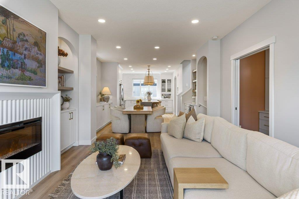 13 JENNIFER Crescent