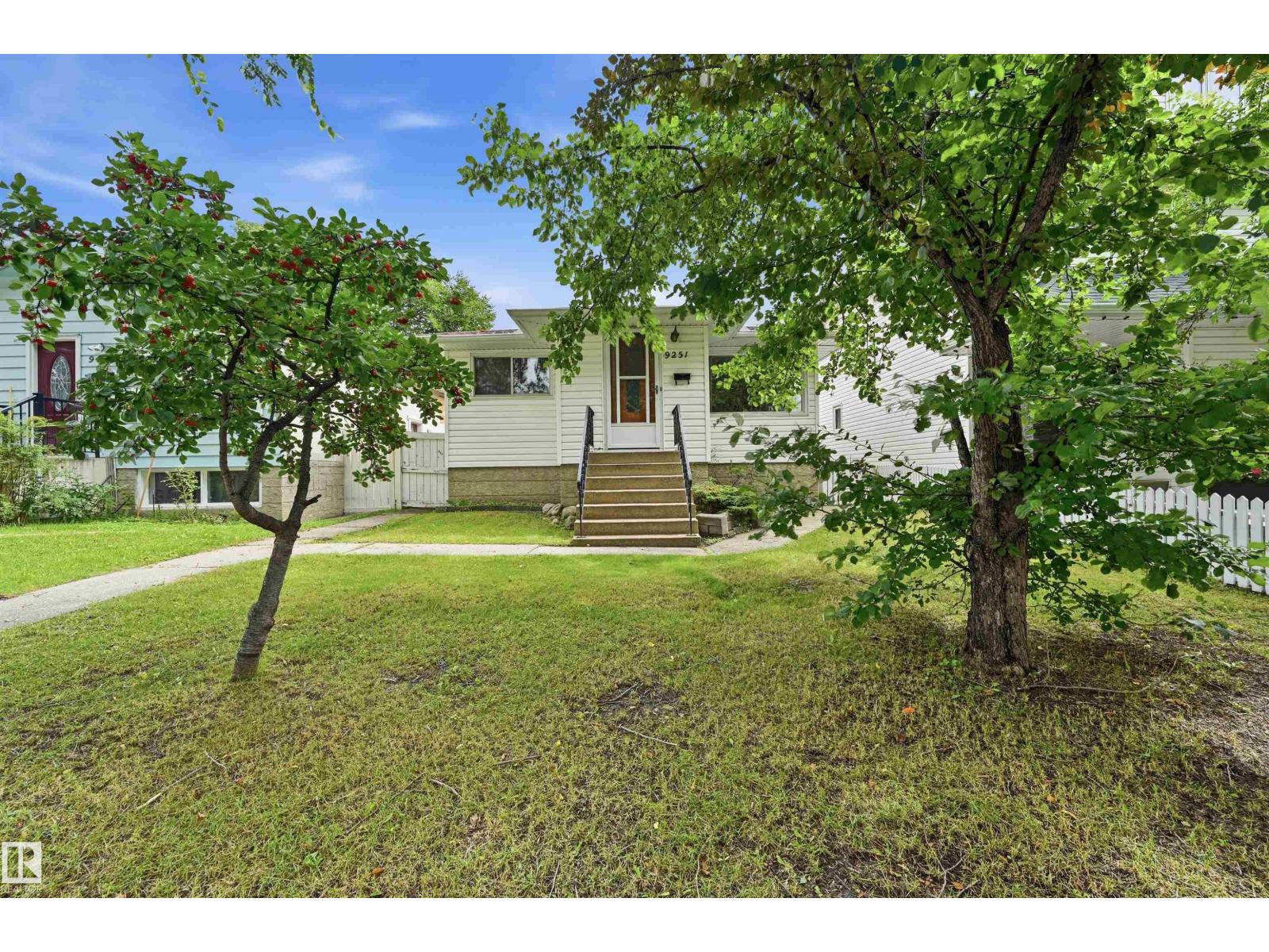 9251 91 ST NW - 1