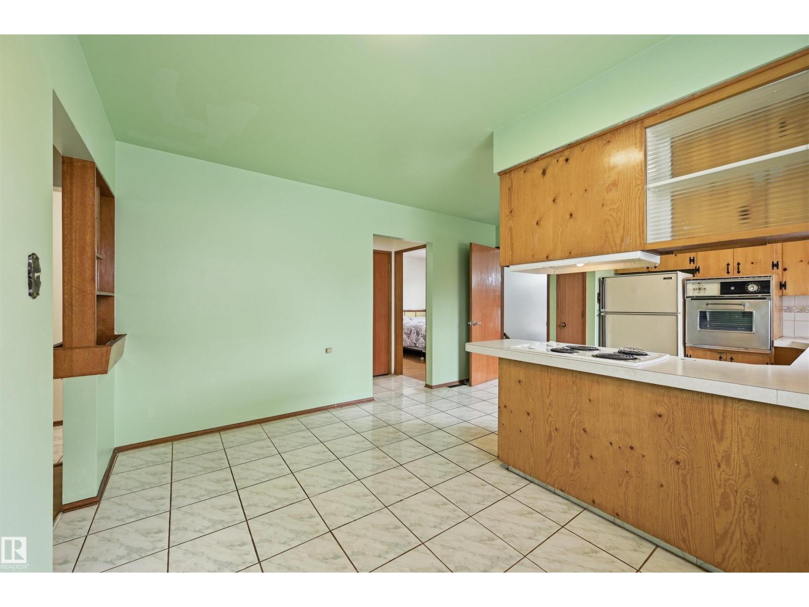 9251 91 ST NW - 12