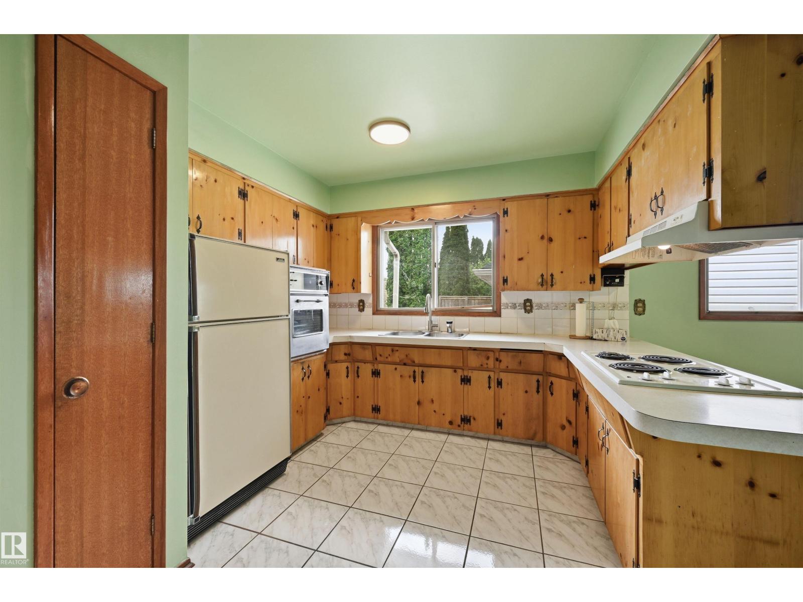9251 91 ST NW - 13