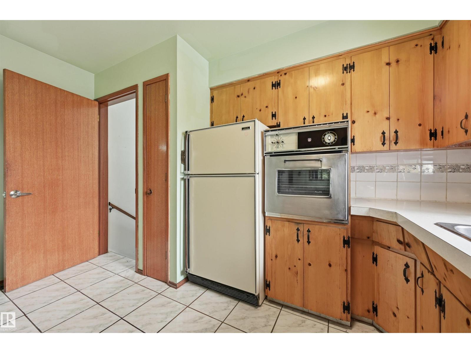 9251 91 ST NW - Image 16