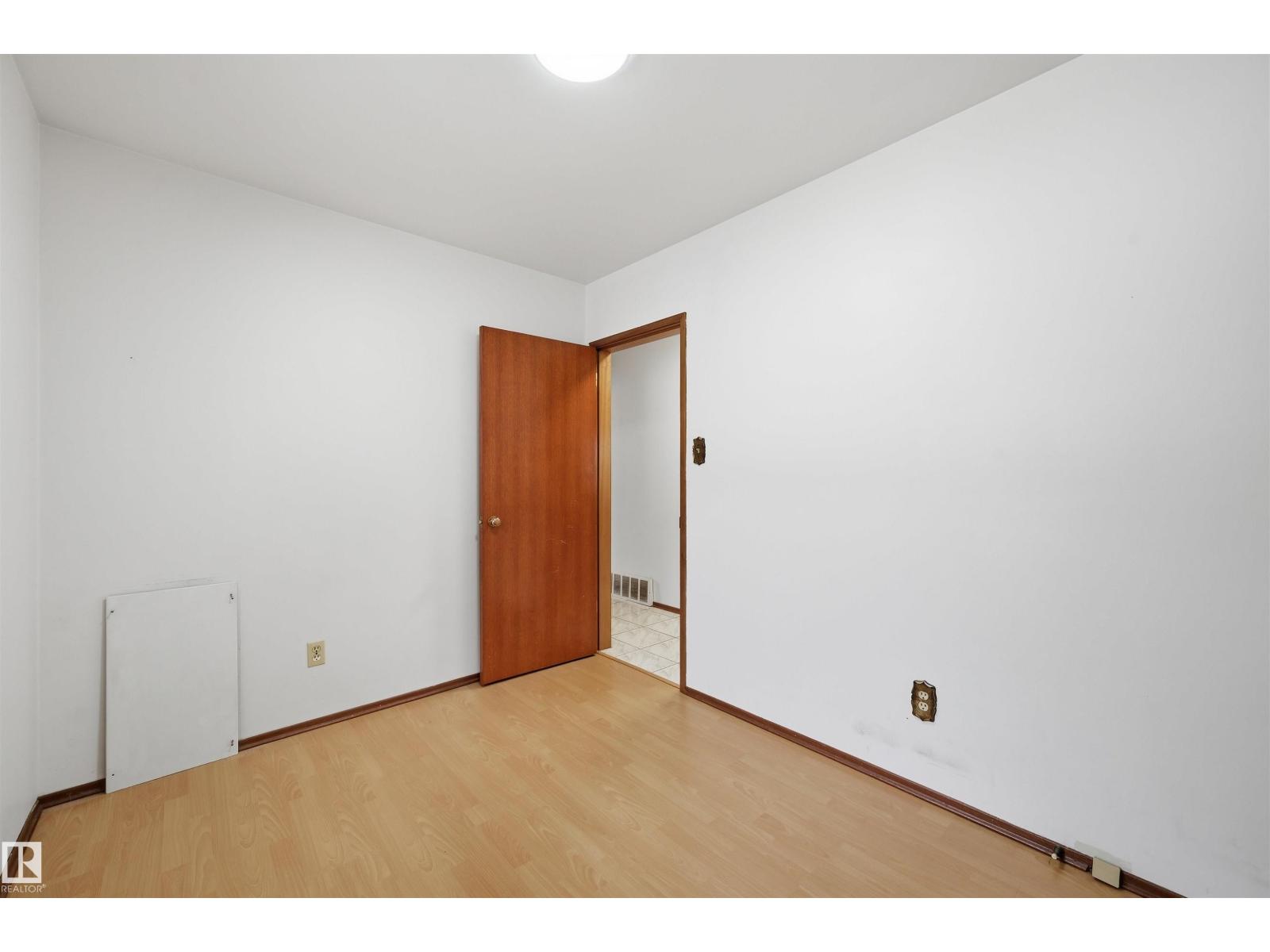 9251 91 ST NW - 23