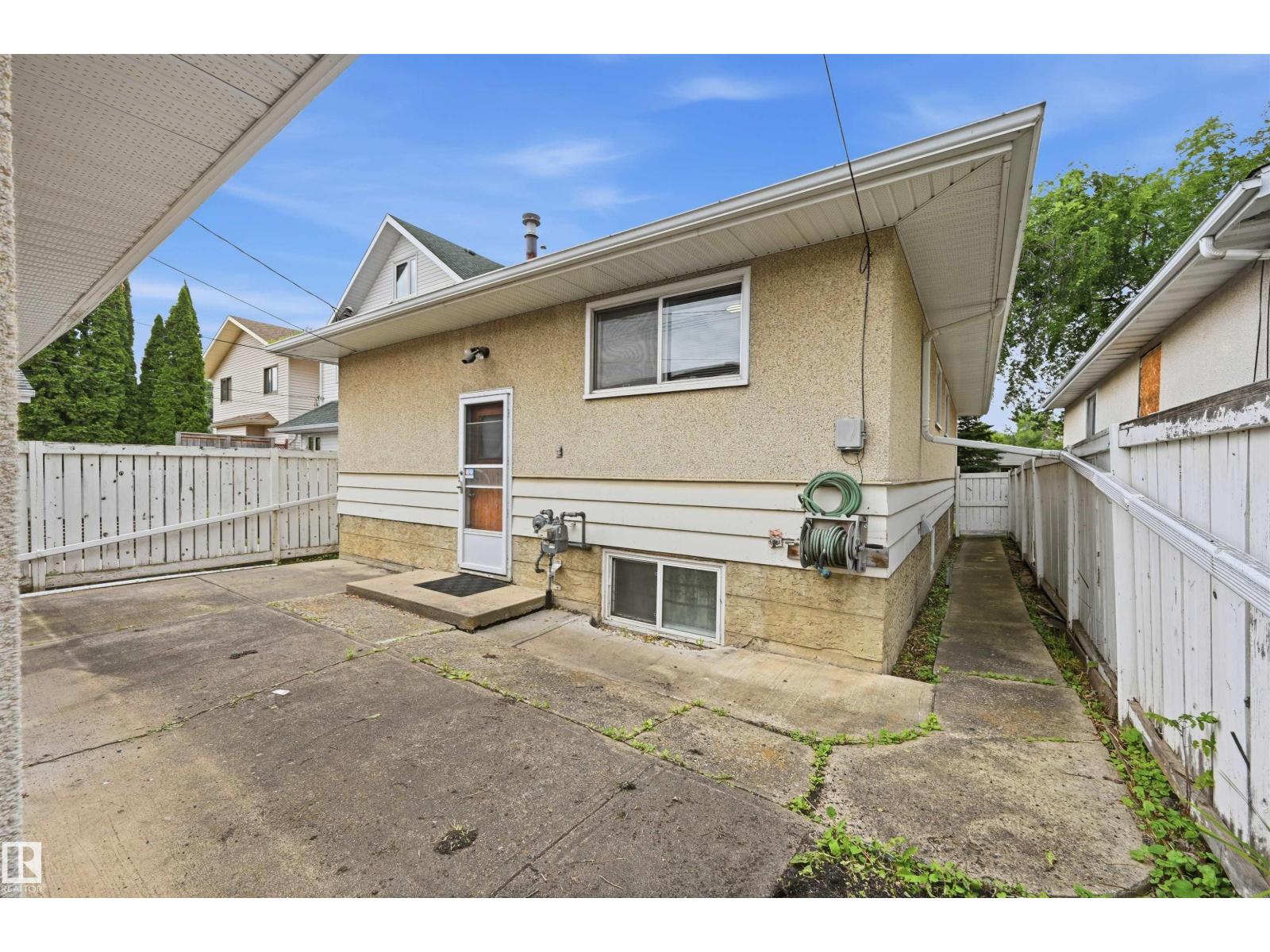 9251 91 ST NW - 36
