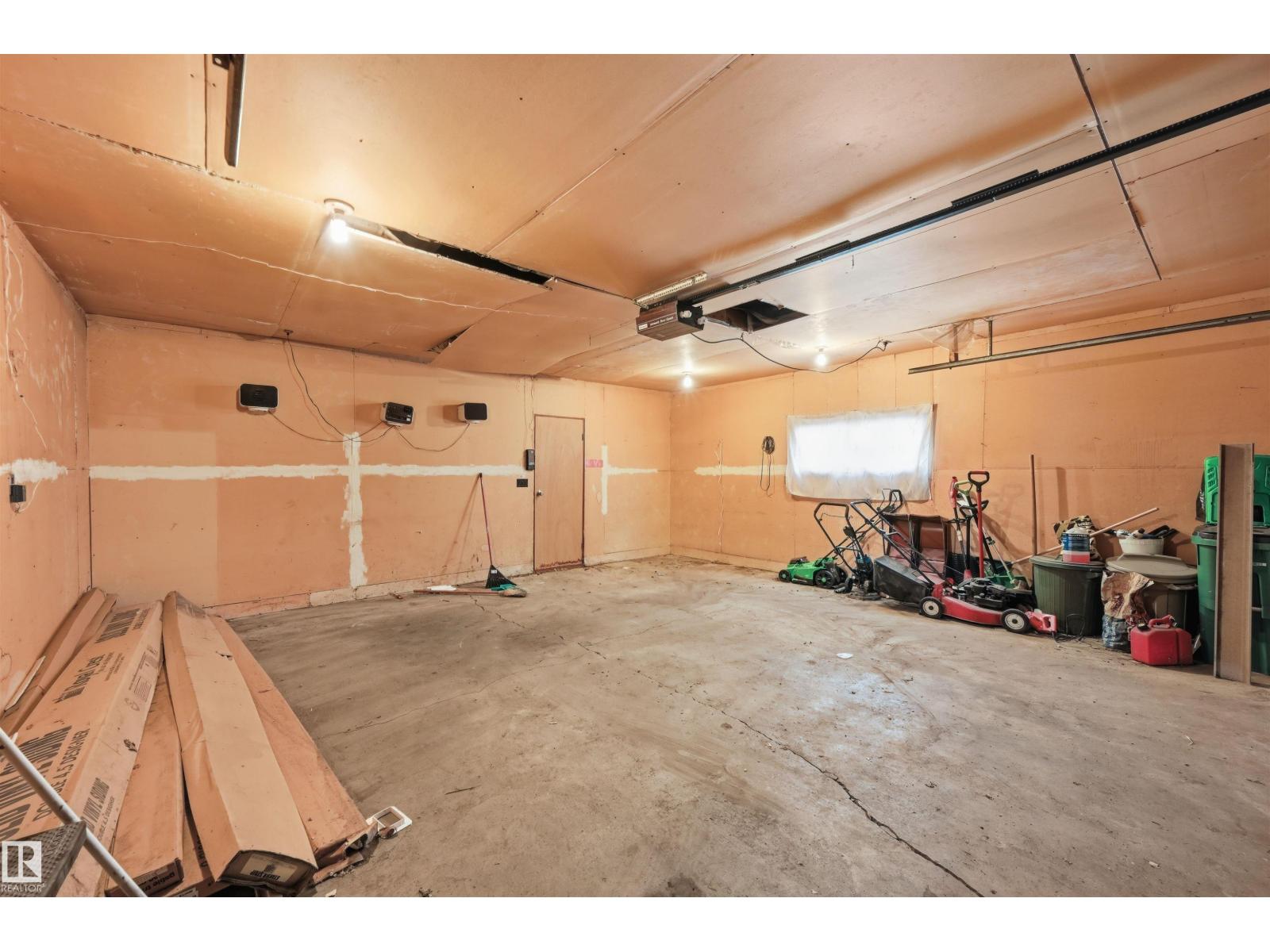 9251 91 ST NW - Image 38