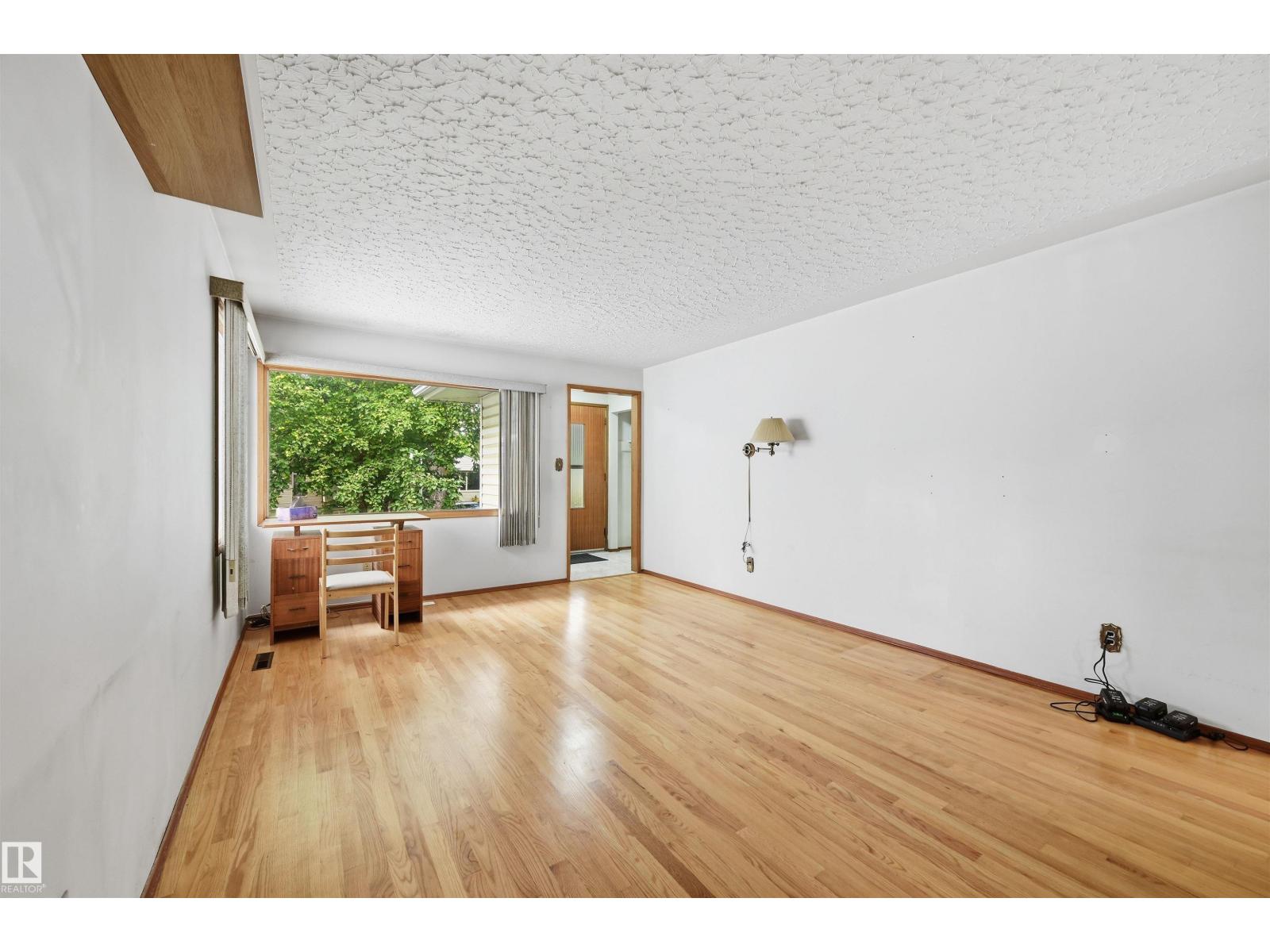 9251 91 ST NW - Image 6