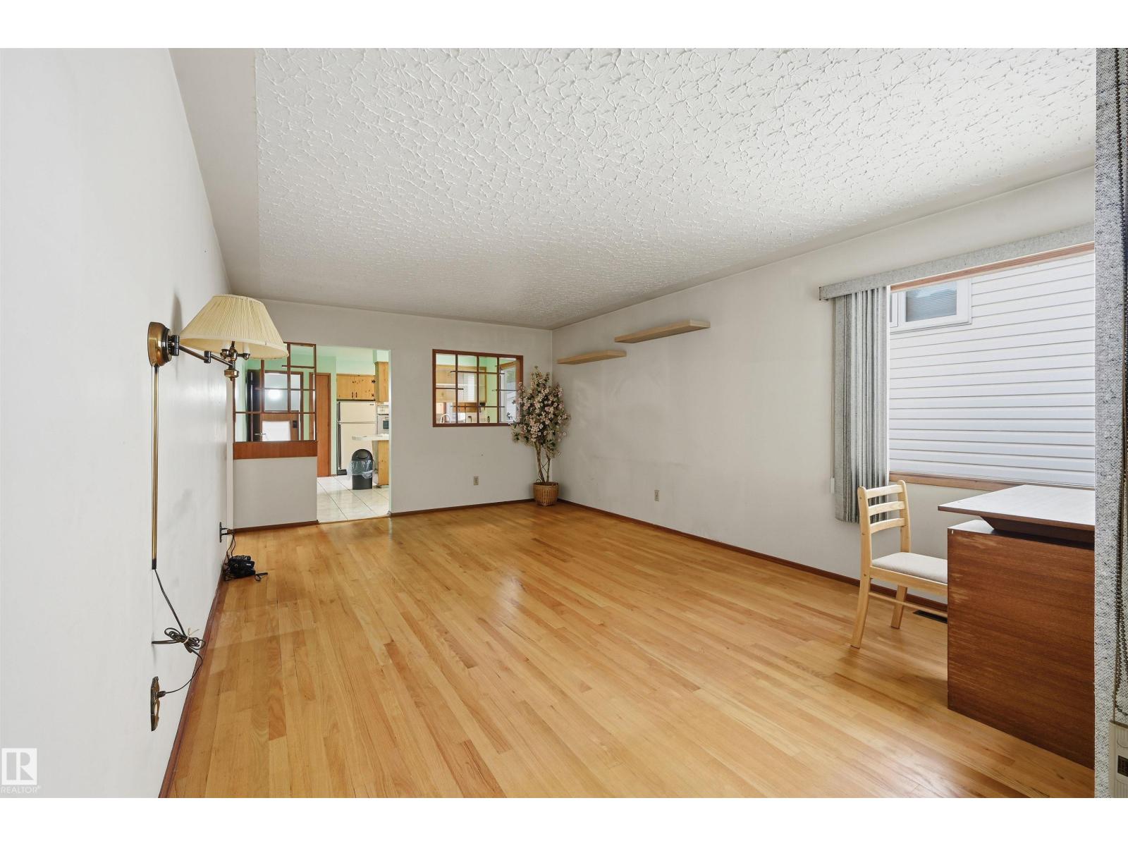9251 91 ST NW - 7