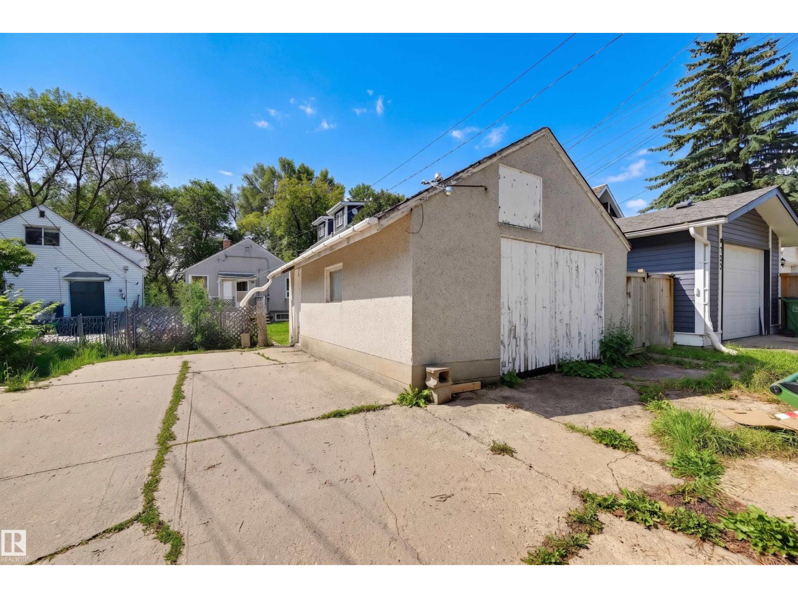 9728 89 Avenue NW - Photo 27